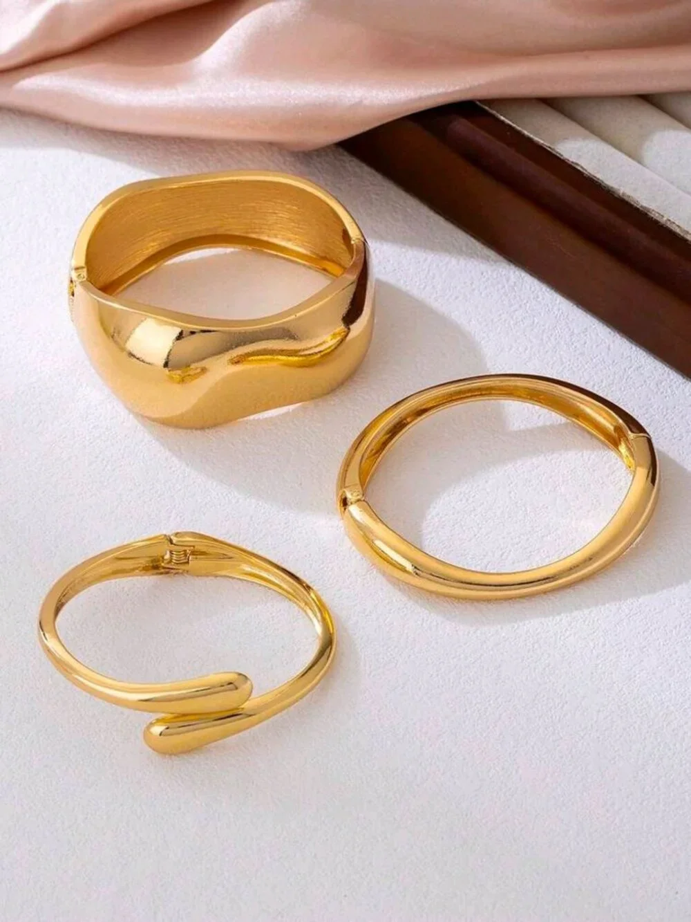 SHEIN ✦ 3pcs Gold Tone Bangle Set ✦ Asymmetric Teardrop Irregular One Size - Picture 3 of 6